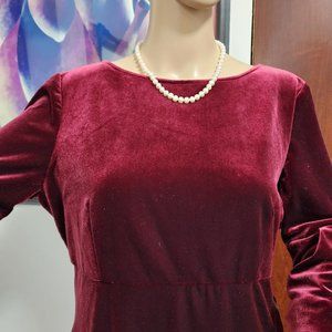 Timeless and chic velvet dress. Burgundy color.